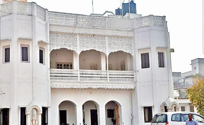 रांची : सांसद धीरज साहू के दफ्तर में आयकर सर्वे