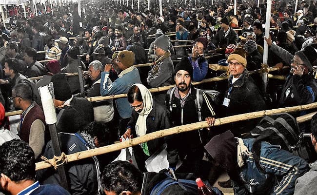 झारखंड विधानसभा चुनाव तीसरा चरण : देर रात तक स्ट्रांग रूम में जमा होता रहा इवीएम, पंडरा में जाम की स्थिति