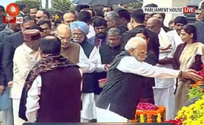 संसद हमले की बरसी पर उपराष्ट्रपति और प्रधानमंत्री ने दी शहीदों को श्रद्धांजलि