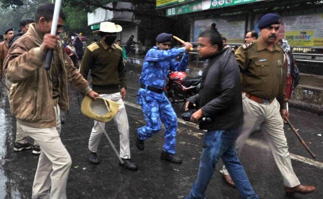 सामूहिक बलात्कार के विरोध में सैकड़ों लोग पटना में सड़कों पर उतरे, दो आरोपित ने किया सरेंडर