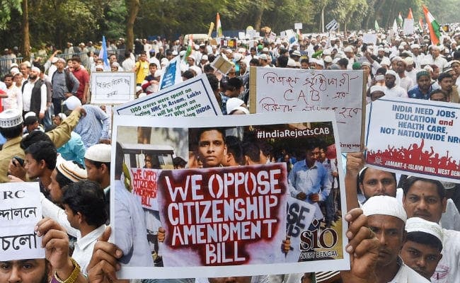 नागरिकता विधेयक : प्रदर्शनकारियों ने मुर्शिदाबाद में रेलवे स्टेशन फूंका, ट्रेन सेवाएं बाधित