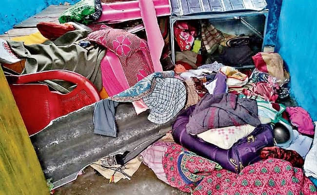 पिपरवार : आक्रोशित महिलाओं ने आरोपी के घर में की तोड़फोड़