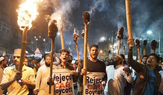 कैब को लेकर अब बंगाल में भी बवाल