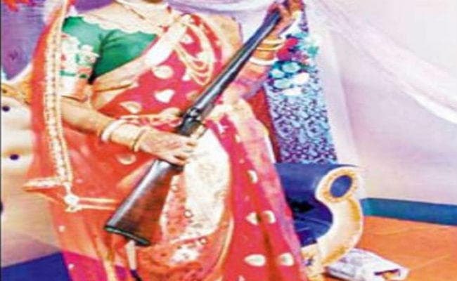 दुल्हन ने फायरिंग कर किया दूल्हे का स्वागत