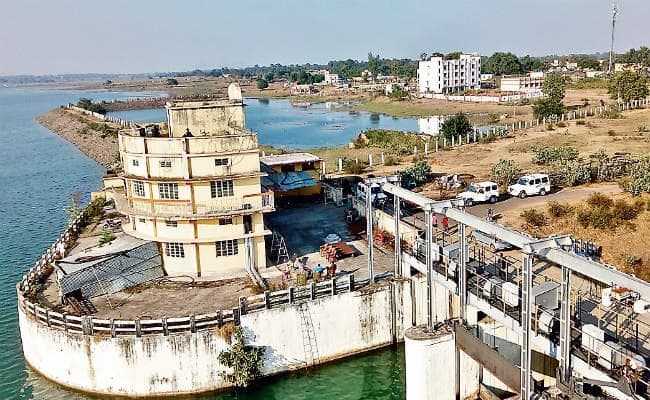 बदलते समीकरण में सीट हासिल करने की पुराने चेहरों के बीच जोर-आजमाइश, जानें सारठ विधानसभा क्षेत्र का लेखा-जोखा