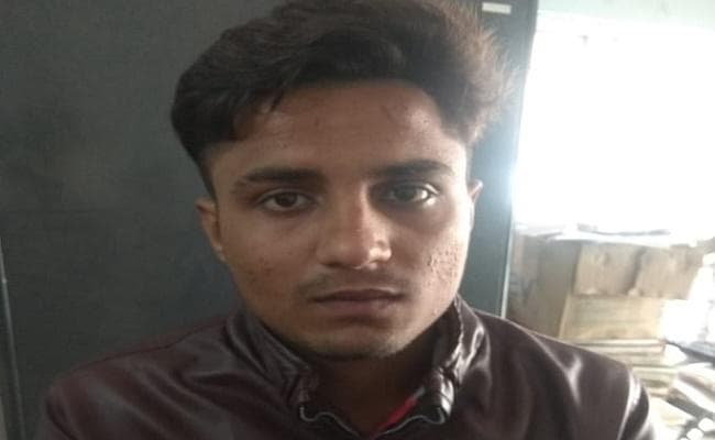 लाठीचार्ज के विरोध में PU के छात्रों ने निकाला प्रतिरोध मार्च, पुलिस ने फिर भांजी लाठियां, आरोपित अमन गिरफ्तार