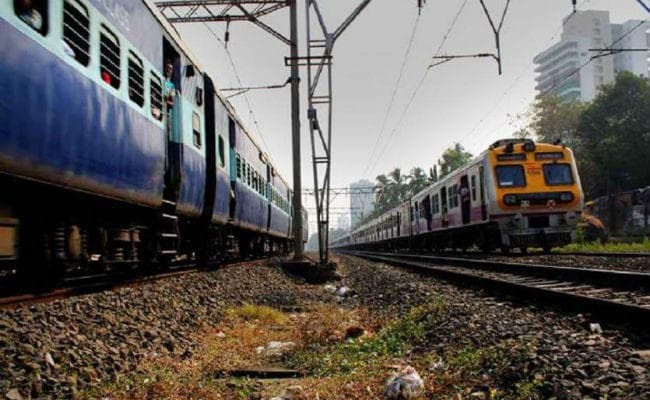 असम में फंसे यात्रियों की मदद के लिए गुवाहाटी से स्पेशल ट्रेनें चला रहा है रेलवे