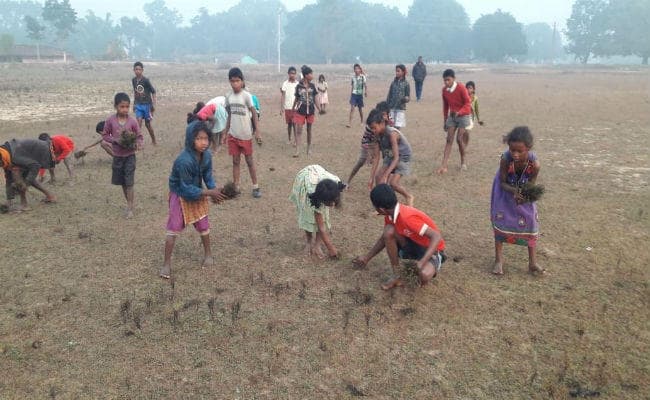 उग्रवाद-ग्रस्‍त सिमडेगा के इस गांव में तैयार हो रही खिलाड़ियों की नयी पौध
