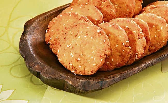 मकर संक्रांति के मेवे बाहर से सख्त, भीतर से मुलायम