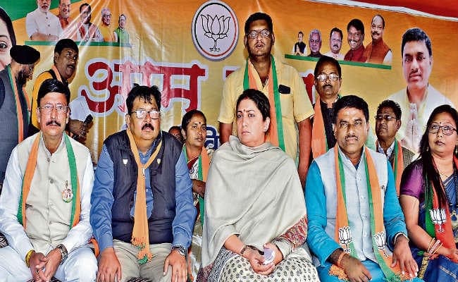 भाजपा सरकार से जनता खुश, फिर जितायें : स्मृति