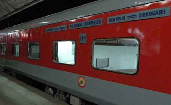 राजधानी एक्सप्रेस दो घंटे, तो गरीब रथ पांच घंटे की देरी से पहुंची पटना जंक्शन, यात्री परेशान