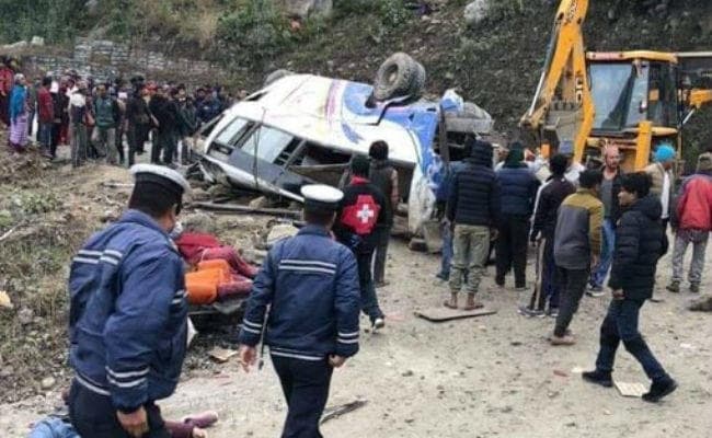 नेपाल: बस दुर्घटना में 14 लोगों की गयी जान, कई की हालत गंभीर