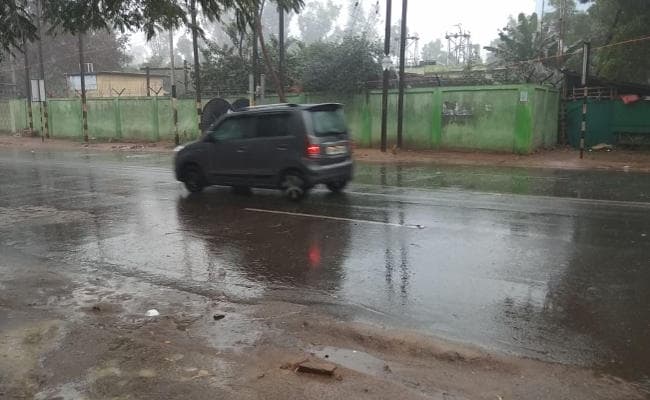 Weather Report : झारखंड के कई जिलों में बारिश, लोहरदगा में वज्रपात से मौत, गढ़वा में धान की फसल बर्बाद