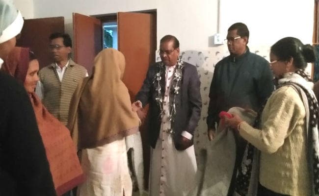 मानवता जिंदा है, तभी तो हम दीन दुखियों की मदद करते हैं : धर्माध्यक्ष