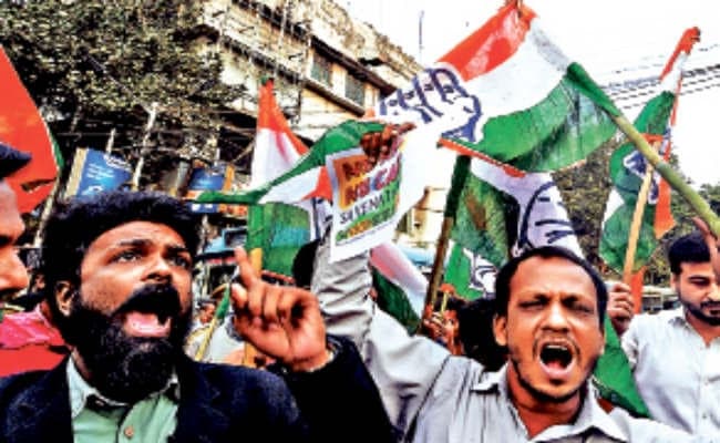 सीएए पर हंगामा : देश के कई हिस्सों में धरना जारी, दिल्ली में प्रदर्शनकारियों ने तीन बसों को फूंका