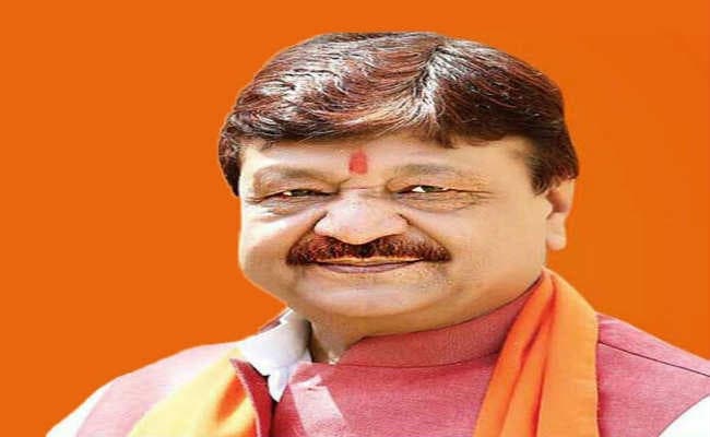 ममता के इशारे पर घुसपैठिये मचा रहे हैं तांडव, दें इस्तीफा : विजयवर्गीय