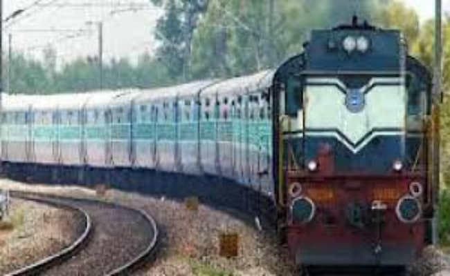 हिंसक प्रदर्शन में दपूरे को 16 करोड़ का नुकसान, दो दिनो‍ं में 120 ट्रेनें रद्द