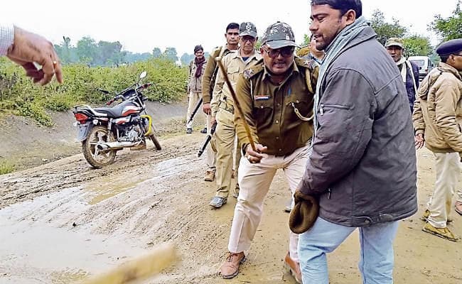 सीवान : सिसवन के रामपुर बूथ पर लूटी मतपेटी, पुलिस टीम पर हमला