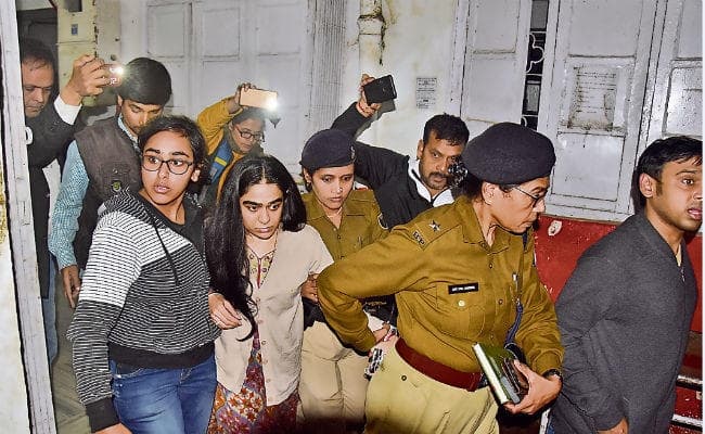 ऐश्वर्या-राबड़ी विवाद : तीन घंटे में तीन बार फाड़ा गया आवेदन, तब एफआइआर