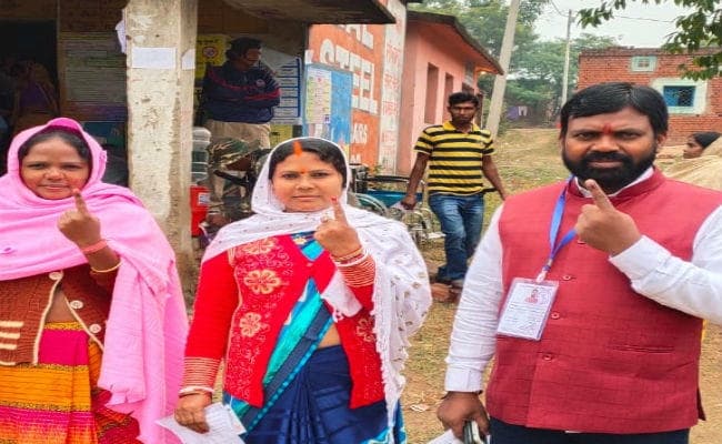 झारखंड विधानसभा चुनाव : 1 बजे तक सबसे ज्यादा चंदनकियारी में 54.53 और सबसे कम धनबाद 35.90 फीसद मतदान