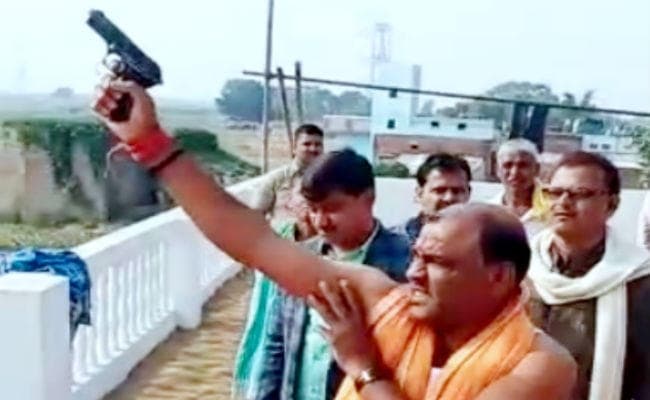 मोहनिया विधायक का पिस्टल से फायरिंग करते वीडियो वायरल, विधायक बोले...