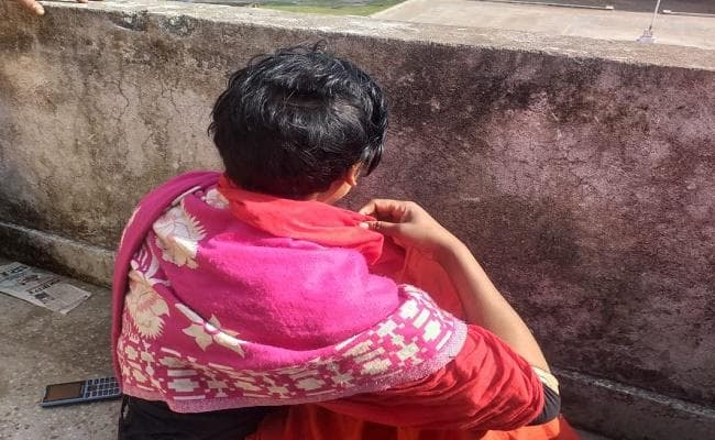 नाजायज संबंध बनाने से मना करने पर युवती से हैवानियत, मां-बेटी के साथ मारपीट कर पीड़िता के बाल काटे