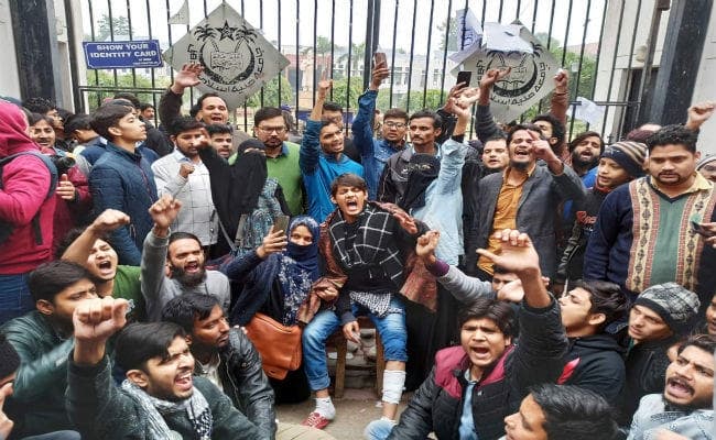 Citizenship Protests : बाॅलीवुड ने जामिया के छात्रों का समर्थन किया, पुलिस की निंदा