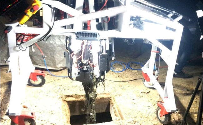 अब मैन होल की सफाई करेंगे रोबोट