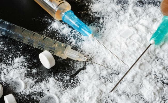 जेल से बेटा देता था निर्देश मां करती थी ड्रग्स सप्लाई