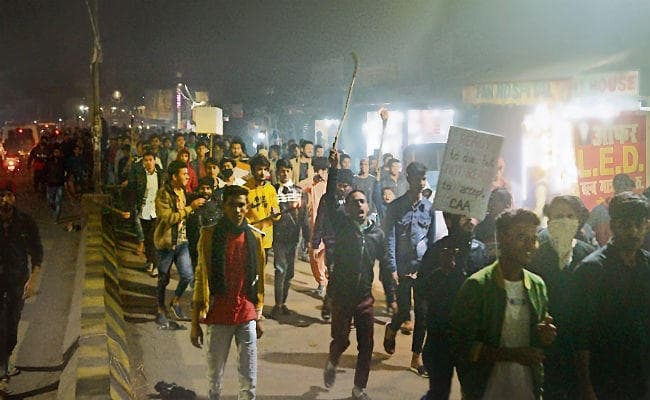 नागरिकता संशोधन कानून का विरोध : गया में उपद्रव, तोड़फोड़ व आगजनी