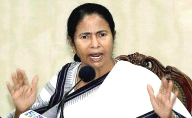ममता ने लगाया आरोप, कहा- छिटपुट घटनाओं को लेकर केंद्र ने बंगाल में रेल सेवाएं रोकी
