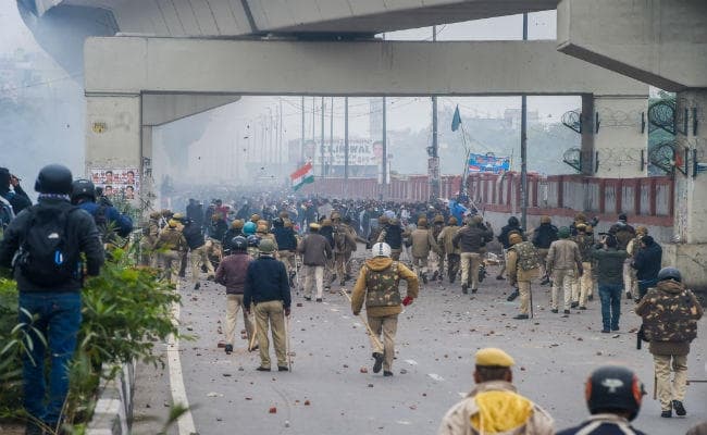 नागरिकता कानून : हिंसक प्रदर्शन की चपेट में आने से बाल-बाल बचे स्कूली बच्चे