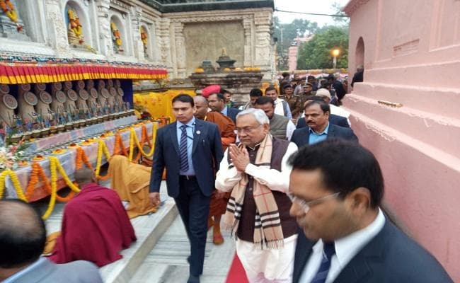 सीएम नीतीश ने महाबोधि मंदिर एवं विष्णुपद मंदिर में की पूजा-अर्चना