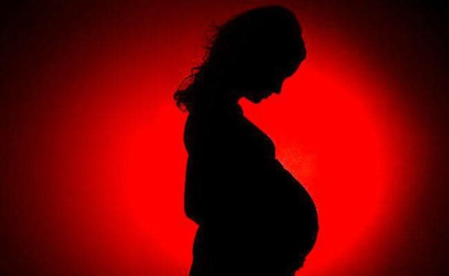 गढ़वा : सरकारी आवासीय विद्यालय में पढ़ रही आठवीं की छात्रा बनी मां, मचा हड़कंप