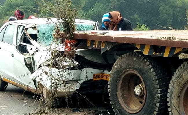 सीवान में तेज रफ्तार का कहर, खड़े ट्रक में घुसी स्कॉर्पियो, एक की मौत, सात घायल सीवान में तेज रफ्तार का कहर, खड़े ट्रक में घुसी स्कॉर्पियो, एक की मौत, सात घायल