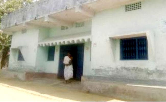 निर्भया गैंगरेप : दोषी अक्षय के गांव में पसरा सन्नाटा, मां और पत्नी को न्यायालय पर पूरा भरोसा, कहा...