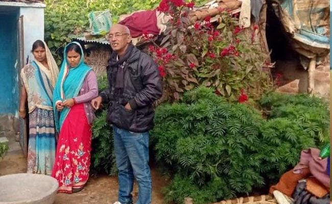 चौकड़ी गांव में शौचालय को बागवानी से संवारा