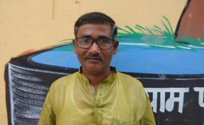 बिहार : समस्तीपुर में मुखिया रिश्वत लेते रंगे हाथों गिरफ्तार