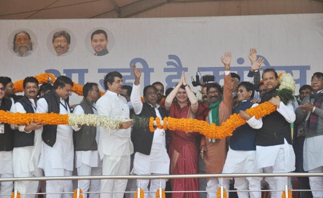 पाकुड़ में बोलीं प्रियंका : मोदी प्रचार में हीरो, काम में जीरो