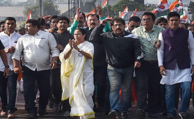 CAA : ममता का अमित शाह पर निशाना, कहा- आपका काम आग लगाना नहीं...