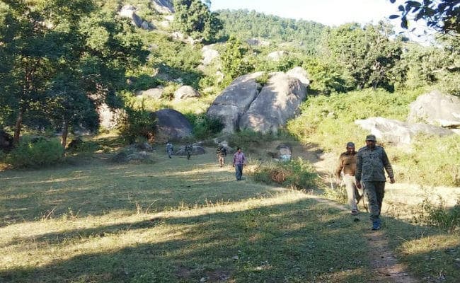 हथकड़ी के साथ पुलिस गिरफ्त से भागा दुष्कर्मी