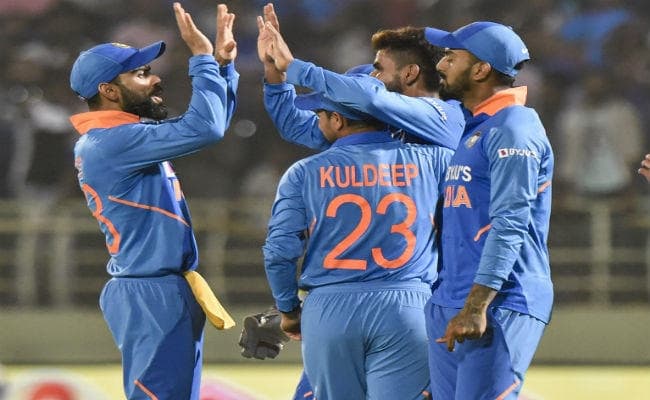 कुलदीप वनडे में दो हैट्रिक लेने वाले भारत के पहले और दुनिया के छठे गेंदबाज बने