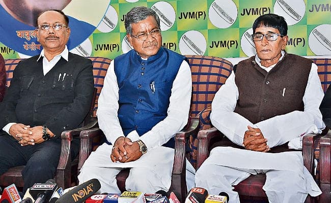 झारखंड विस चुनाव : गलत को-ऑर्डिनेशन की वजह से 20 मिनट हवा में घूमता रहा बाबूलाल का हेलीकॉप्टर, सारठ में नहीं कर पाये सभा