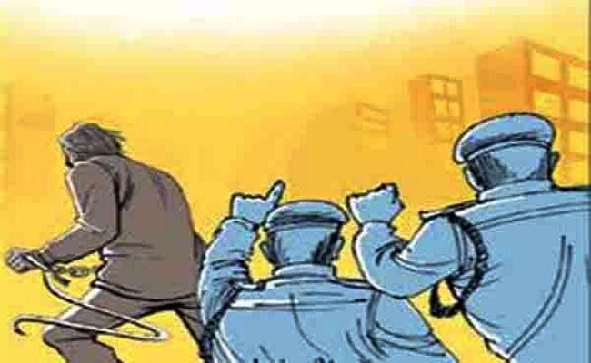 गुमला : कोर्ट में पेशी के लिए जा रहा दुष्कर्म का आरोपी हथकड़ी के साथ फरार