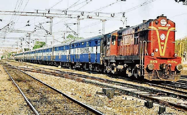 पटना : ट्रेनों की स्पीड पर ब्रेक चार घंटे लेट पहुंचीं ट्रेनें