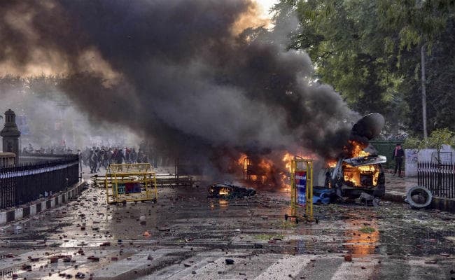 CAA : कई शहरों में व्यापक विरोध प्रदर्शन, सैकड़ों हिरासत में; यूपी-बिहार में हिंसा