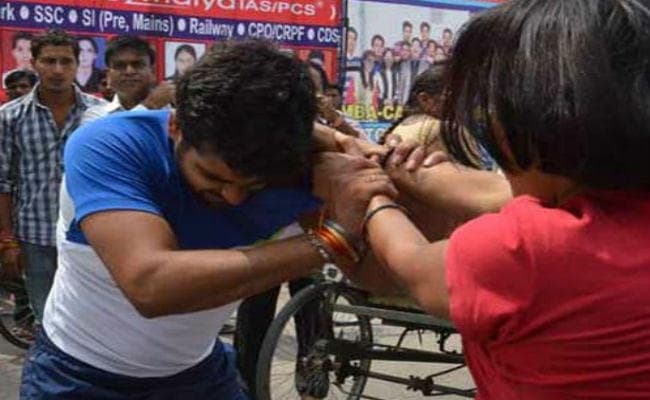 छात्रा के साथ अश्लील हरकत दुर्गापुर कॉलेज में मारपीट