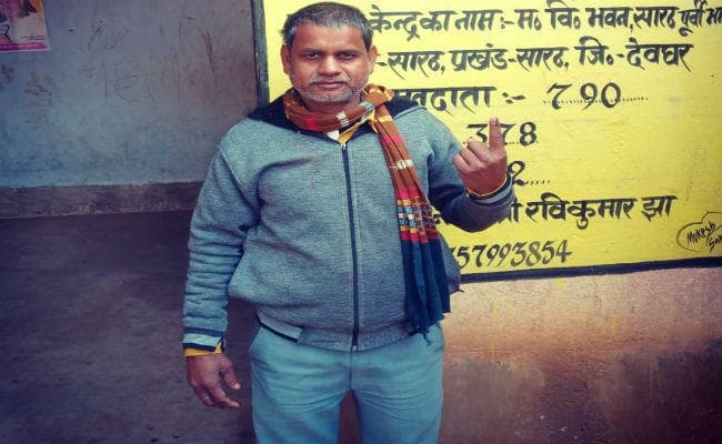 मिसाल : चाचा के शव को घर में छोड़ मतदान करने पहुंचे संतोष वर्मा