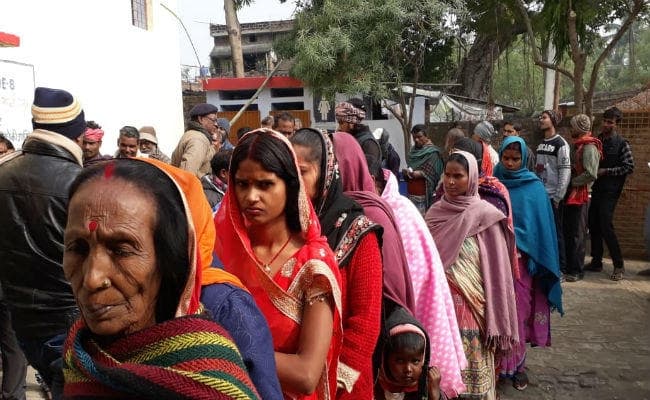 पांचवां चरण LIVE: नक्सल प्रभावित 5 सीटों में 3 बजे खत्म हुआ मतदान, अब तक 62.77 फीसदी वोटिंग
