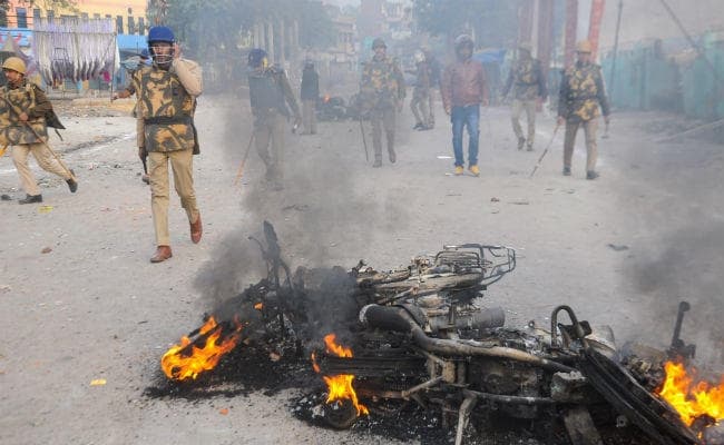 ‘नागरिकता’ की आग : UP में 11 की मौत, 21 जिलों में इंटरनेट बंद, दिल्ली से महाराष्ट्र तक हंगामा